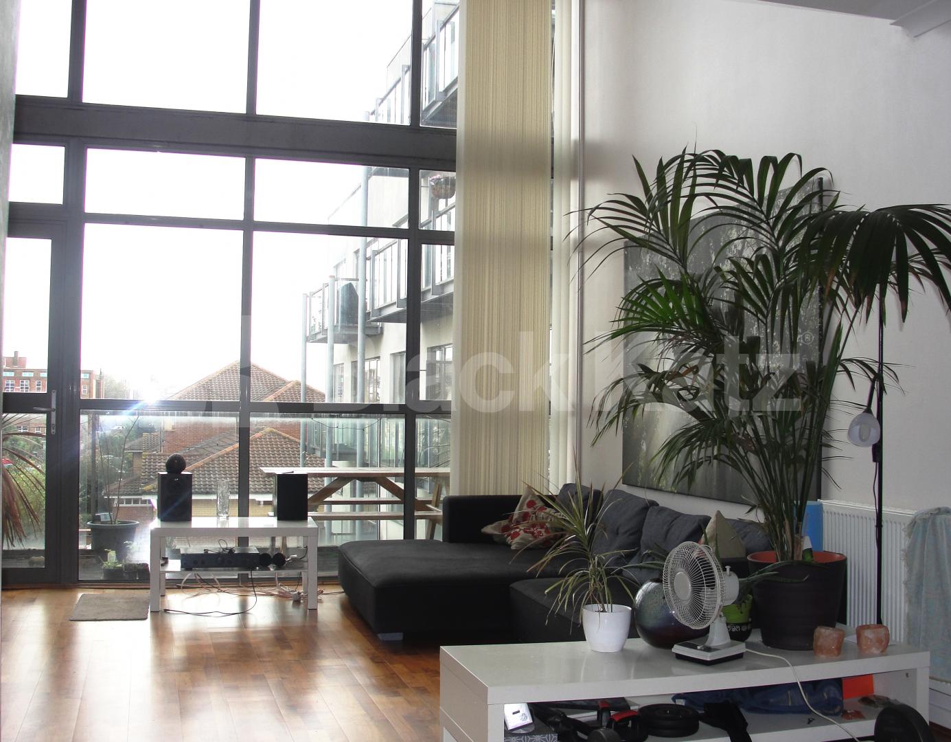 			2 Bedroom, 1 bath, 1 reception Penthouse			 Crown Place Apartment, Varcoe Road, Bermondsey